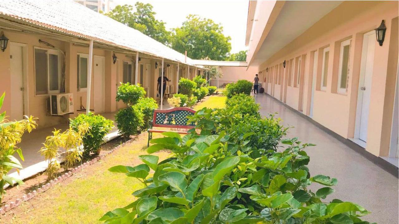 Airport Hotel Karachi Eksteriør billede